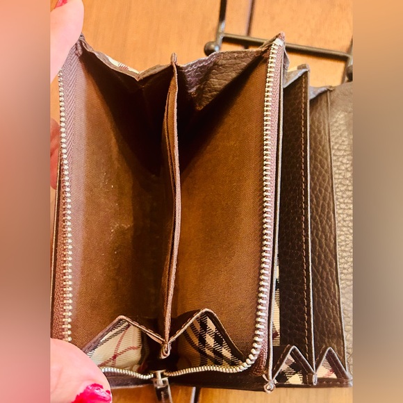 Burberry brown leather with Nova Check design compact wallet. Unisex - Picture 6 of 14